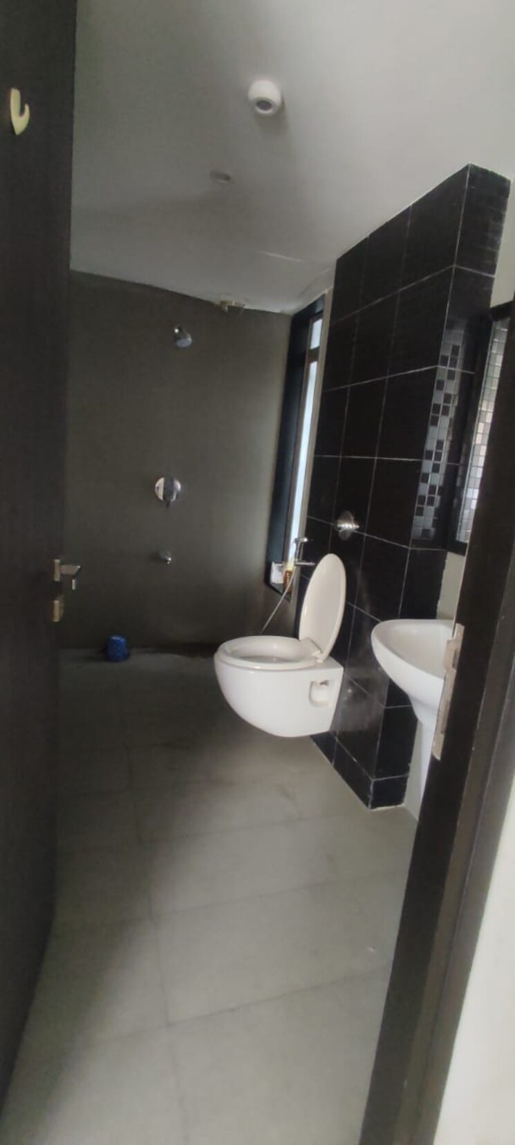 Bathroom, lodha-splendora 2.5 Bedroom 720 Sq.Ft. Apartment In Ghodbunder Road Thane 9192804