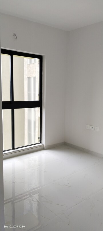 Room in 1 BHK Apartment at Runwal Gardens, Dombivli East – for Rent