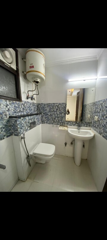 Team Area in 2 BHK Builder Floor at Saket – for Rent