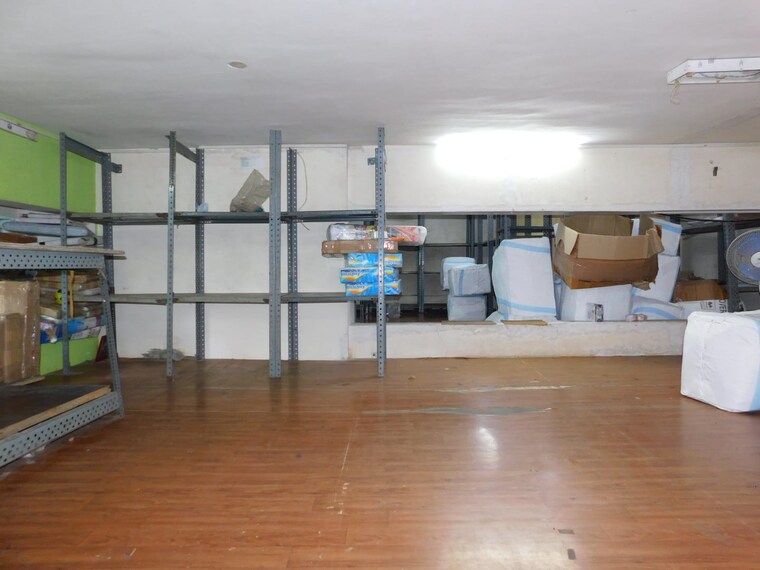  Parking, malad west Commercial Office Space 1200 Sq.Ft. In Malad West Mumbai 9192865