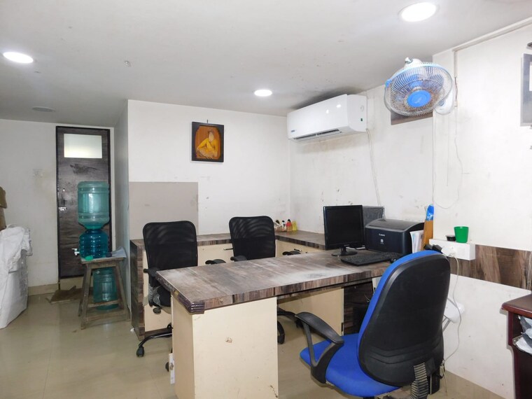 Team Area, malad west Commercial Office Space 1200 Sq.Ft. In Malad West Mumbai 9192865