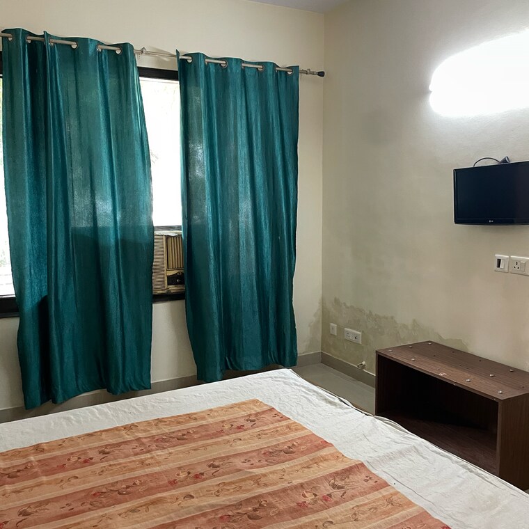 Bedroom, sector 51 2 Bedroom 1500 Sq.Ft. Builder Floor In Sector 51 Noida 9192926