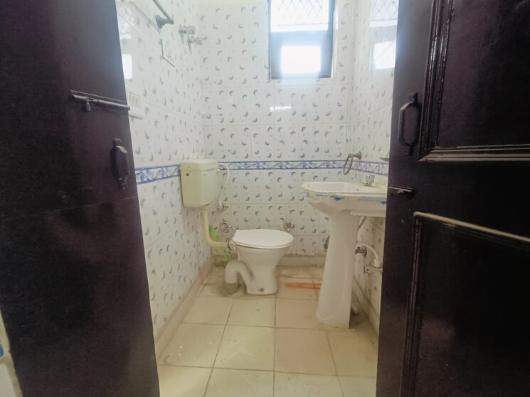 Bathroom, ashoka enclave 4 Bedroom 2430 Sq.Ft. Builder Floor In Ashoka Enclave Faridabad 9192936