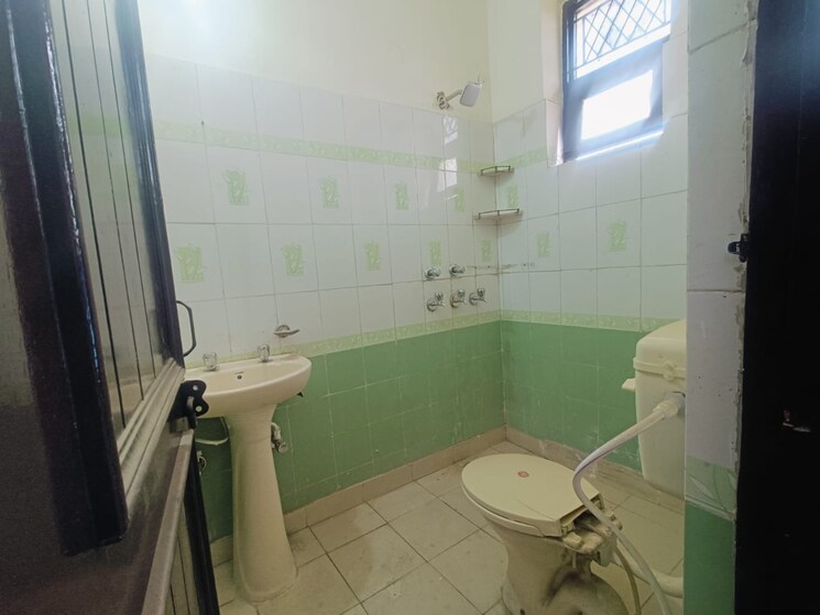 Bathroom, ashoka enclave 4 Bedroom 2430 Sq.Ft. Builder Floor In Ashoka Enclave Faridabad 9192936