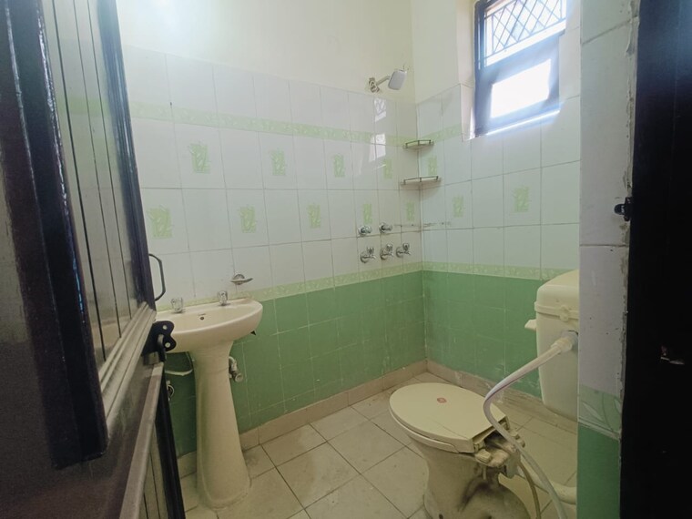 Bathroom, ashoka enclave 4 Bedroom 2430 Sq.Ft. Builder Floor In Ashoka Enclave Faridabad 9192936