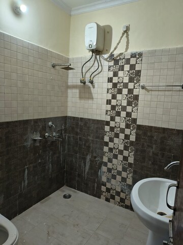 Bathroom in 3 BHK Builder Floor at GMADA Eco City, North Mullanpur – for Rent