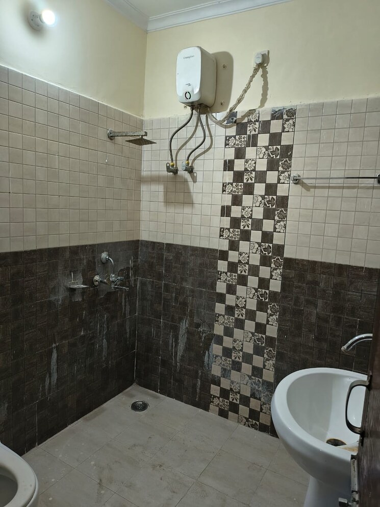 Bathroom, gmada-eco-city 3 Bedroom 300 Sq.Ft. Builder Floor In North Mullanpur Chandigarh 9192935