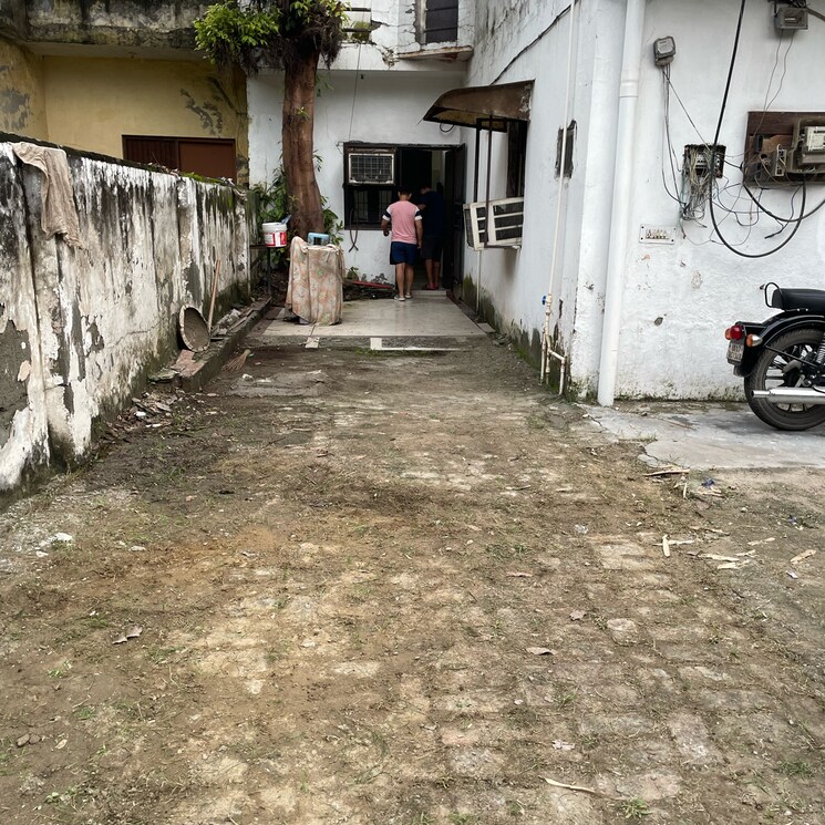  Parking, sector 51 1 RK 300 Sq.Ft. Villa In Sector 51 Noida 9192956