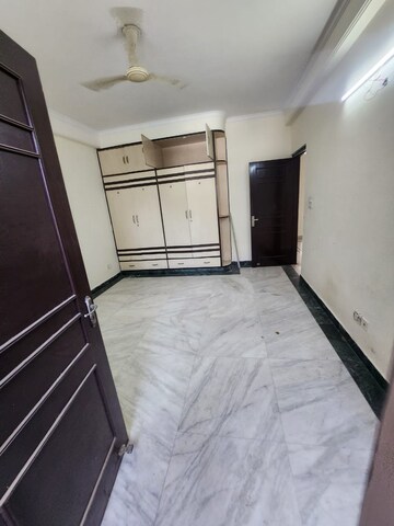 Room in 3 BHK Builder Floor at Saket – for Rent