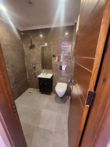 Furnished Amenities in 3 BHK Builder Floor at Saket – for Rent
