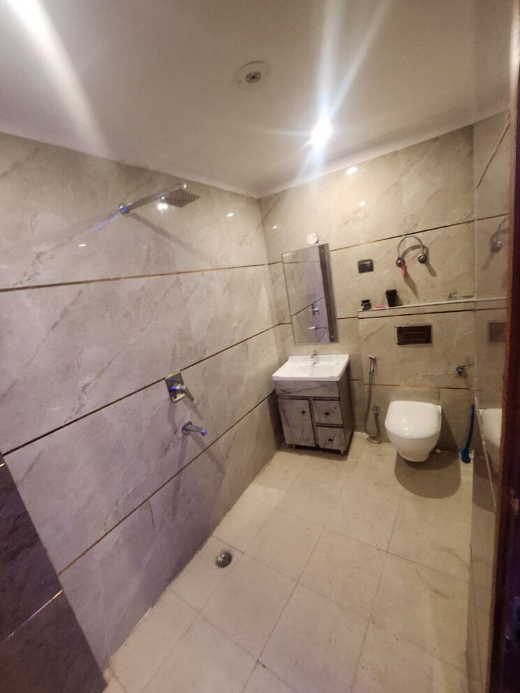 Bathroom, saket 3 Bedroom 1700 Sq.Yd. Builder Floor In Saket Delhi 9193029