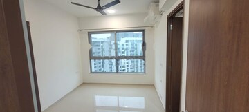 Room in 3 BHK Apartment at Kalpataru Immensa, Kolshet Road – for Rent