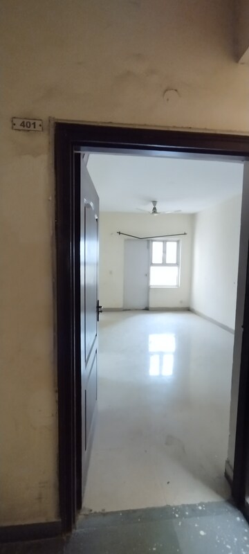 Room in 3 BHK Apartment at SARE Ebony Greens, Lal Kuan – for Sale