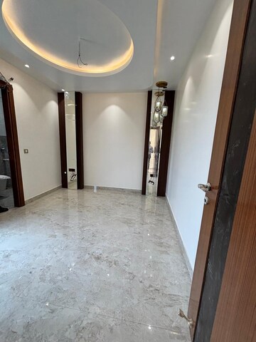 Building Lobby in 3 BHK Apartment at CS Roseate 63, Sector 63a – for Sale