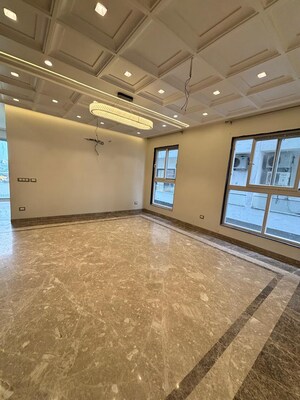 Room in 3 BHK Apartment at CS Roseate 63, Sector 63a – for Sale