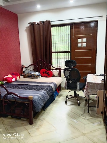 Living Room in 2 BHK Builder Floor at Sector 23 – for Rent