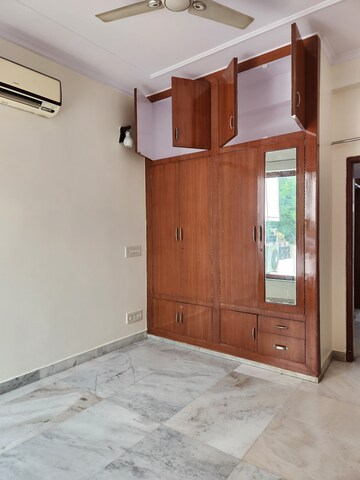 Room in 2 BHK Builder Floor at Sector 23 – for Rent