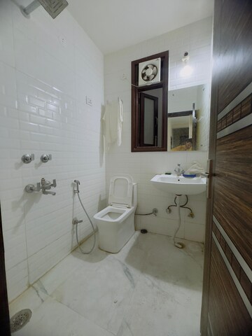 Bathroom in 1 BHK Builder Floor at Palm Residency Chhatarpur, Chattarpur – for Rent