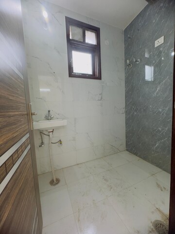Bathroom in 1 BHK Builder Floor at Palm Residency Chhatarpur, Chattarpur – for Rent