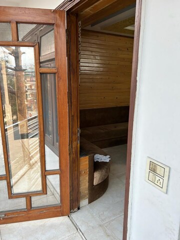 Furnished Amenities in 3 BHK Builder Floor at Canal Road – for Rent