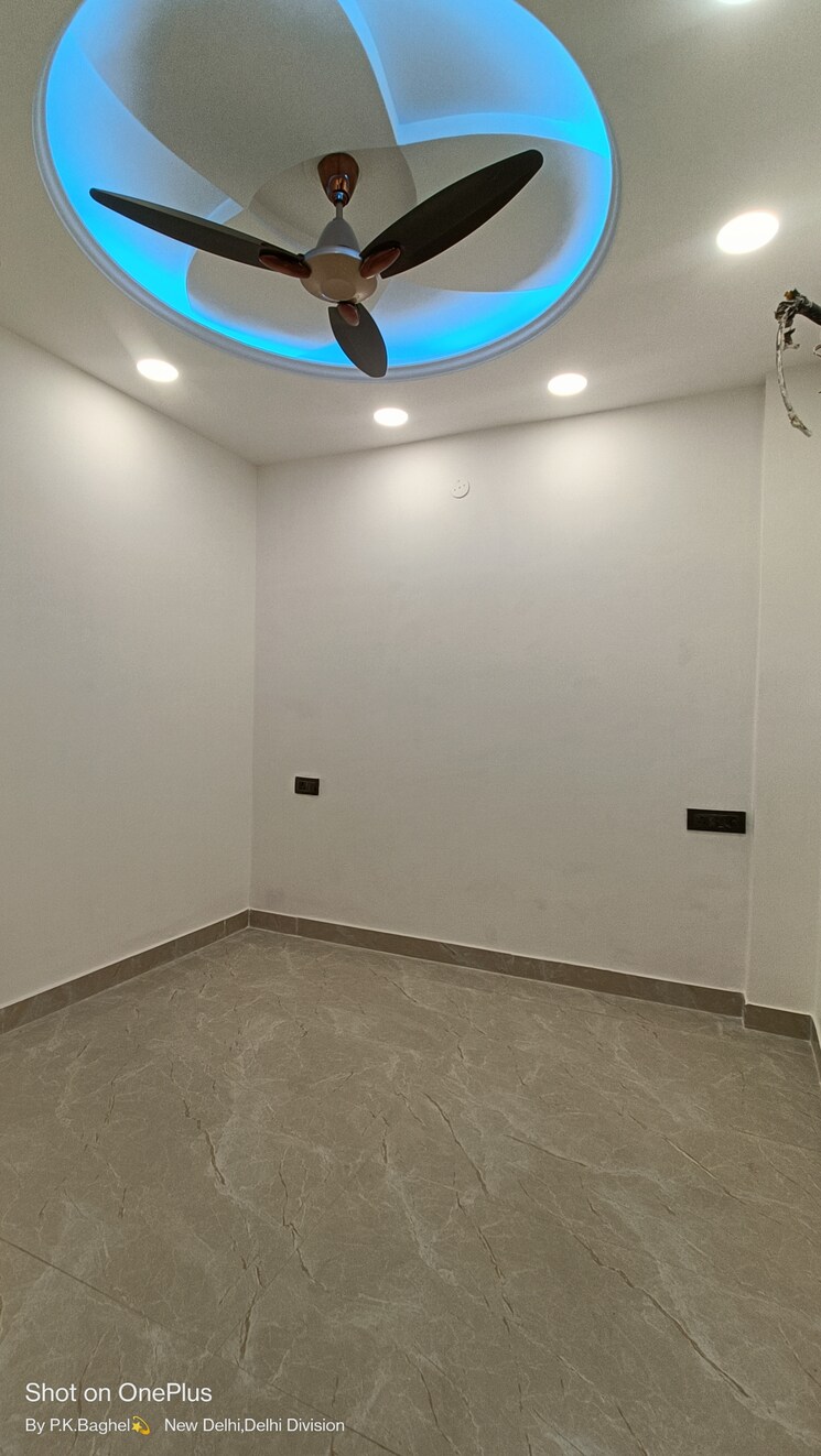 Room, govindpuri 3 Bedroom 900 Sq.Ft. Builder Floor In Govindpuri Delhi 9193075