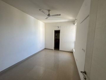 Room in 3 BHK Apartment at Emaar Emerald Estate, Sector 65 – for Rent