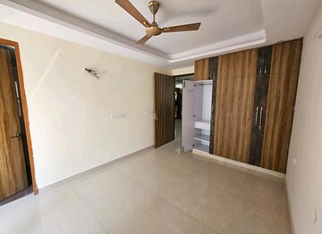 Room in 3 BHK Builder Floor at Huda CGHS, Sector 56 – for Rent