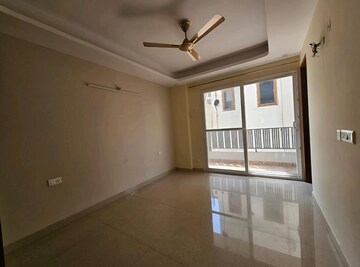 Room in 3 BHK Builder Floor at Huda CGHS, Sector 56 – for Rent