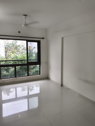 Room in 2 BHK Apartment at Vile Parle East – for Rent