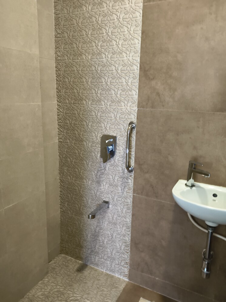 Bathroom, vile parle east 2 Bedroom 750 Sq.Ft. Apartment In Vile Parle East Mumbai 9193206