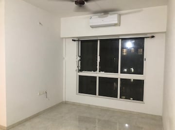 Room in 1 BHK Apartment at Lodha Amara, Kolshet Road – for Rent
