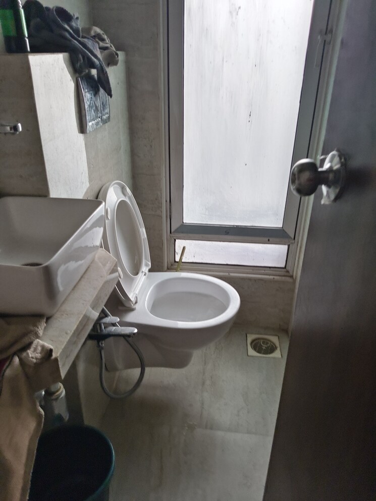 Bathroom, vile parle east Commercial Office Space 240 Sq.Ft. In Vile Parle East Mumbai 9193257