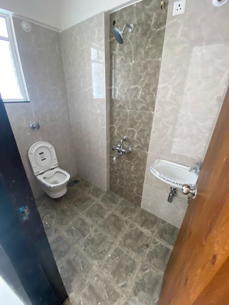 Attached Bathroom, signet-yogeshwar-chs 3 Bedroom 1153 Sq.Ft. Apartment In Dahanukar Colony Pune 9193239