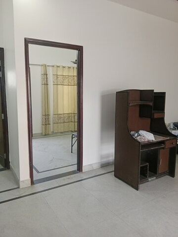 Room in 2.5 BHK Builder Floor at Huda – for Rent