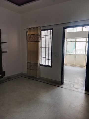 Room in 2.5 BHK Builder Floor at Huda – for Rent