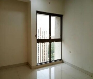 Room in 2 BHK Apartment at Lodha Casa Viva, Majiwada – for Rent