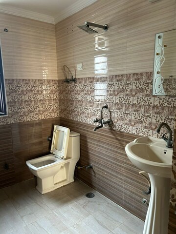 Bathroom in 3 BHK Apartment at South Delhi – for Rent
