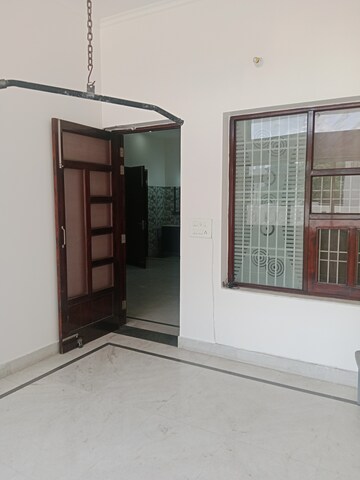 Room in 2.5 BHK Builder Floor at Huda – for Rent