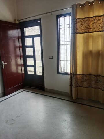 Room in 2.5 BHK Builder Floor at Huda – for Rent