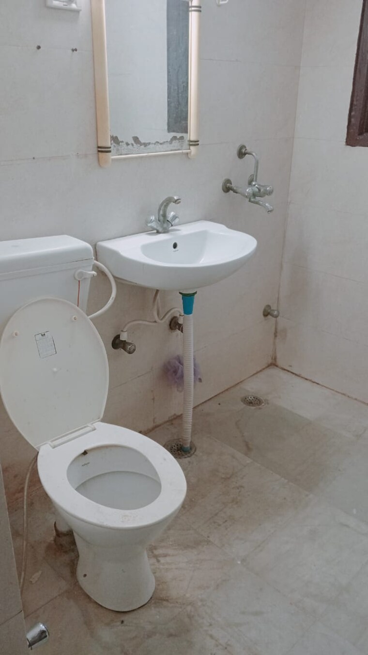Bathroom, palam 3 Bedroom 1500 Sq.Ft. Apartment In Palam Delhi 9193335