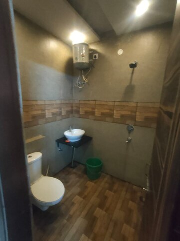 Bathroom in 3 BHK Apartment at Sunshine Enclave, Vip Road – for Rent