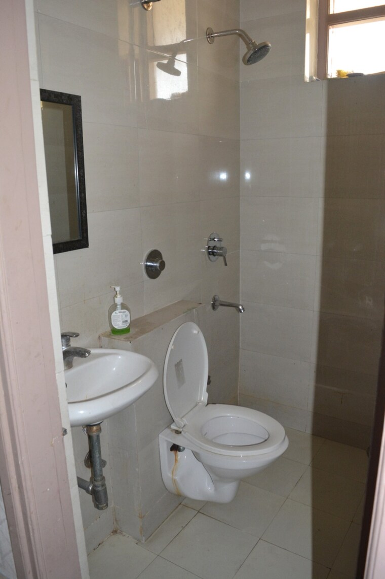 Bathroom, pir machalla 3 Bedroom 1200 Sq.Ft. Apartment In Pir Machalla Zirakpur 9193355