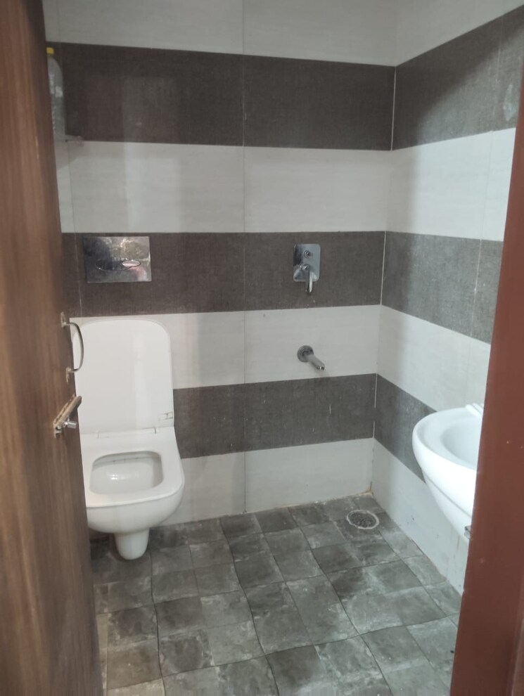 Bathroom, dhakoli 3 Bedroom 1350 Sq.Ft. Apartment In Dhakoli Zirakpur 9193372