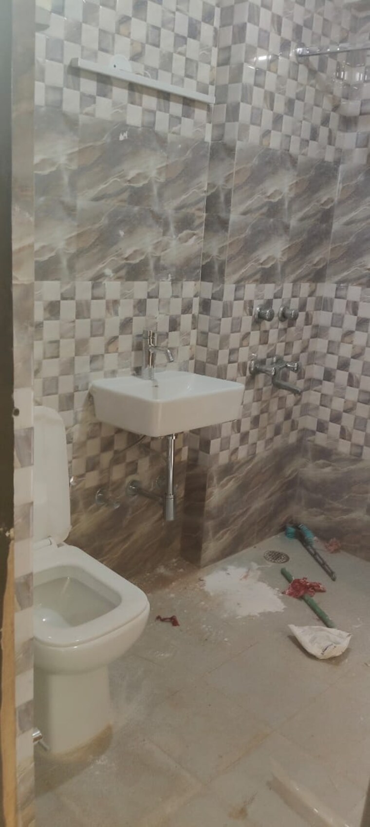 Bathroom, sector 4 dwarka 3 Bedroom 1500 Sq.Ft. Apartment In Sector 4 Dwarka Delhi 9193387