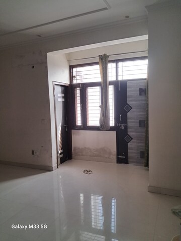 Room in 2 BHK Apartment at Supertech Czar Suites, Omicron I Greater Noida – for Sale