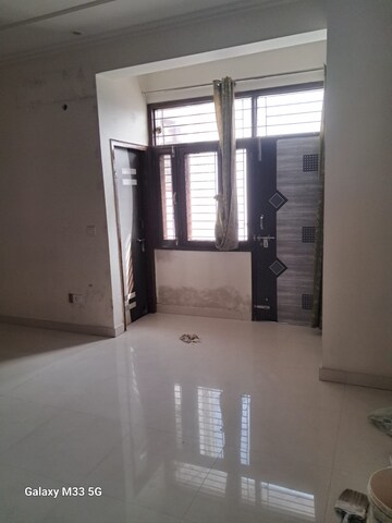 Room in 2 BHK Apartment at Supertech Czar Suites, Omicron I Greater Noida – for Sale