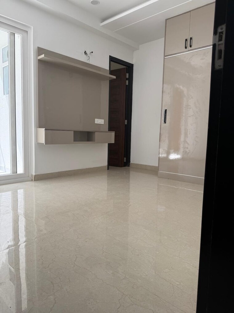 Room, vip road 3 Bedroom 1500 Sq.Ft. Apartment In Vip Road Zirakpur 9193581