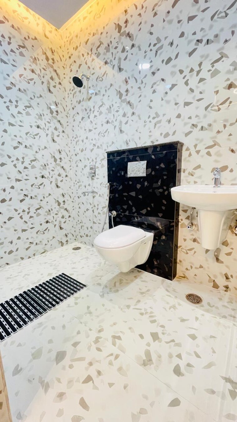 Attached Bathroom, vip road 3 Bedroom 1500 Sq.Ft. Apartment In Vip Road Zirakpur 9193581