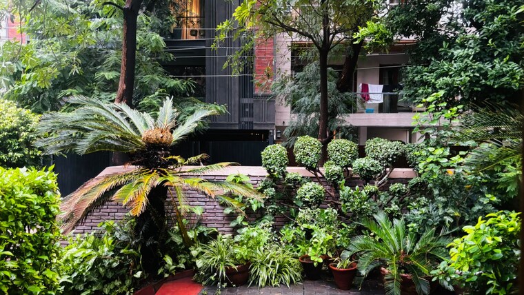Garden, neeti bagh 5 Bedroom 840 Sq.Yd. Villa In Neeti Bagh Delhi 9193635