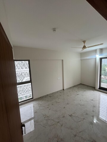 Room in 2 BHK Apartment at Majestique Towers, Kharadi – for Rent